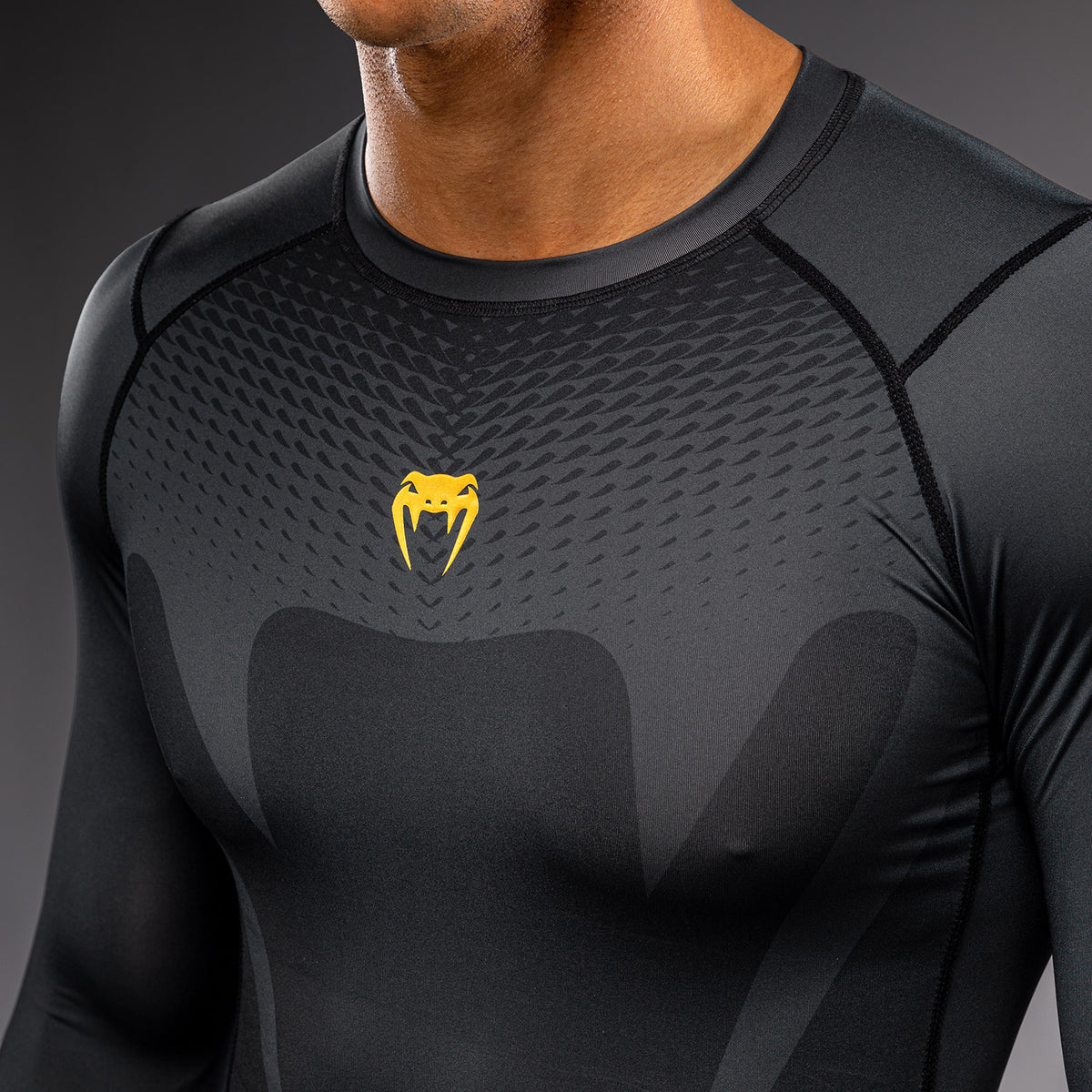 Venum Attack Rashguard met lange mouwen - Zwart/Goud