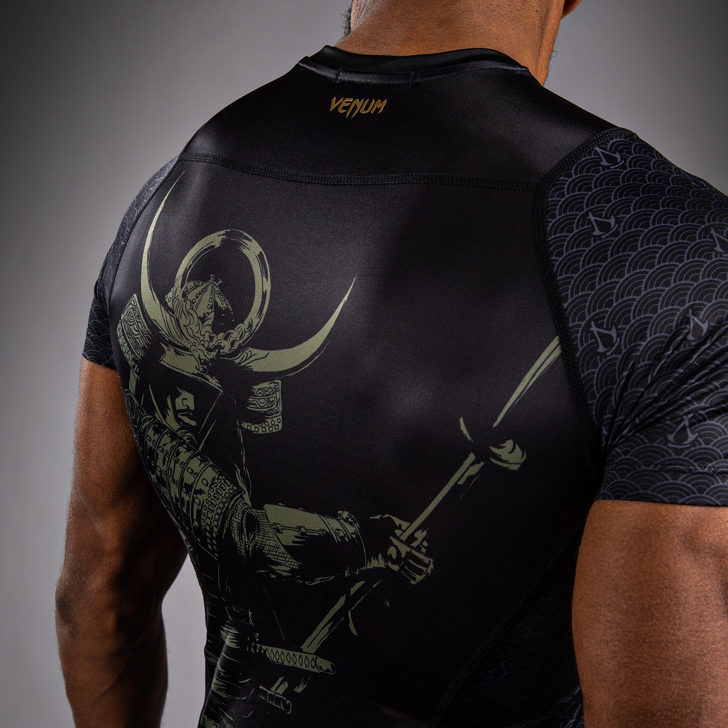 Venum x Assassin’s Creed Shadows Heren-Rashguard met korte mouwen - Zwart