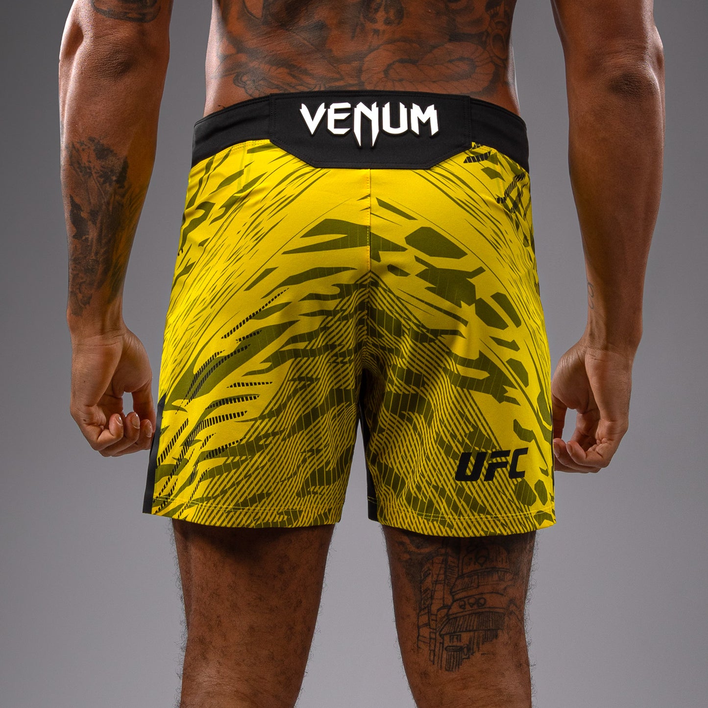 UFC Fusion by Venum Authentic Fight Night Fight Shorts voor Heren - Kort Fit - Geel