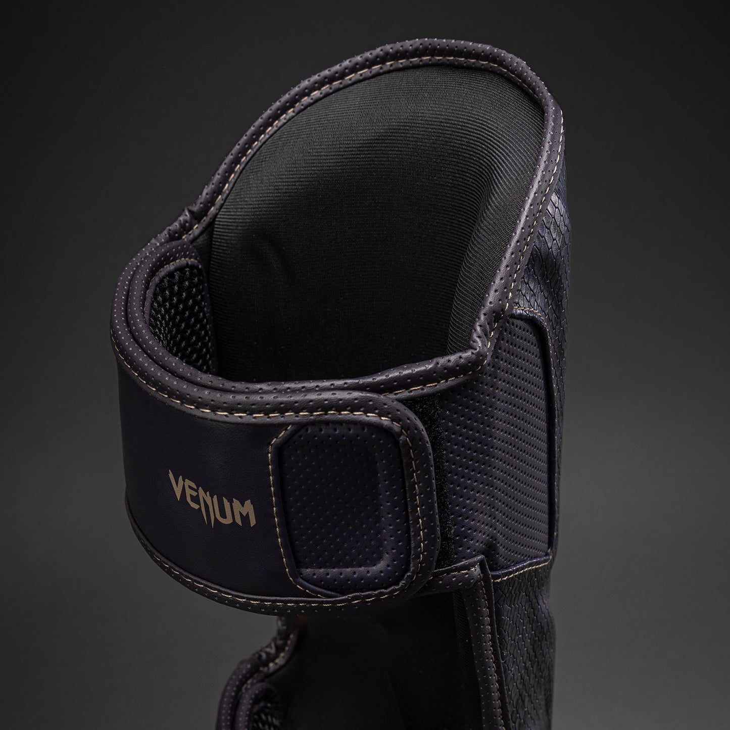 Venum Impact Evo Scales Scheenbeschermers – Donkerpaars