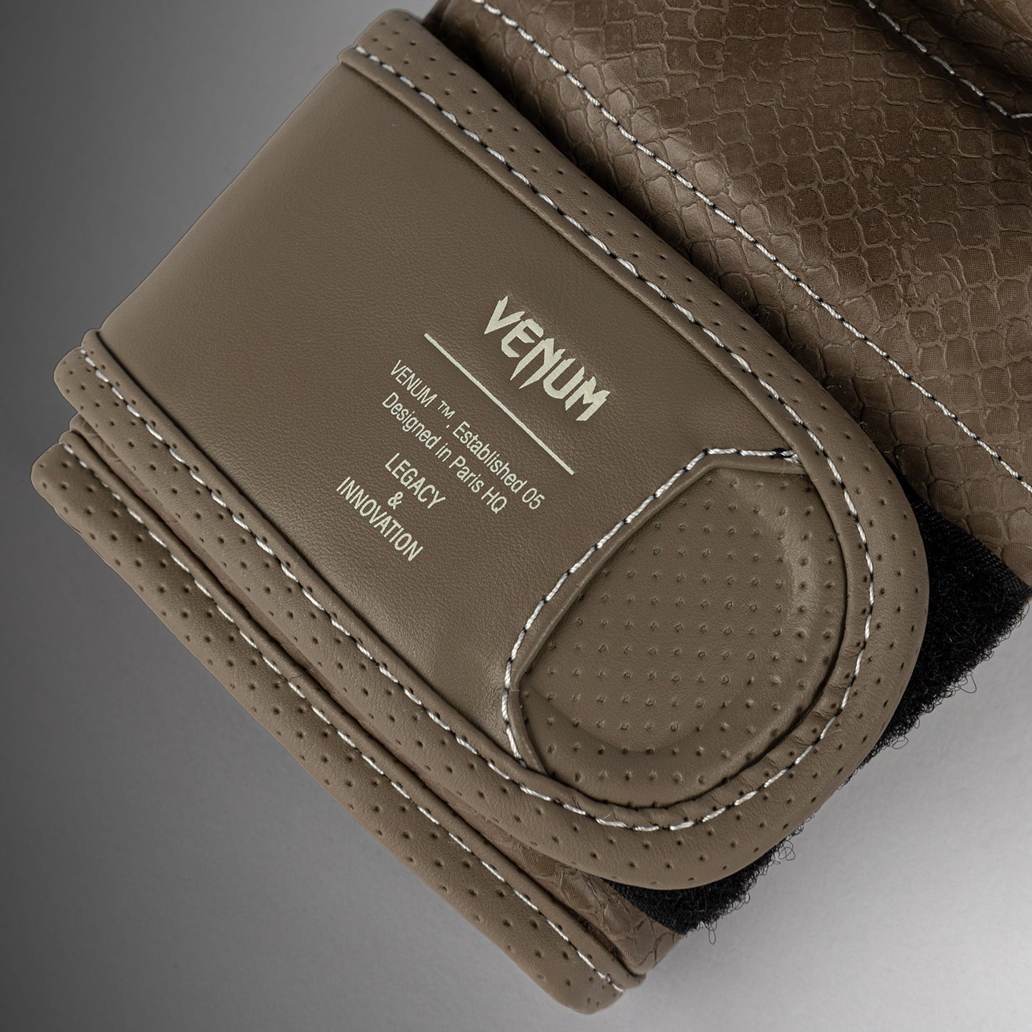 Venum Impact Evo Scales MMA Sparringshandschoenen – Bruin