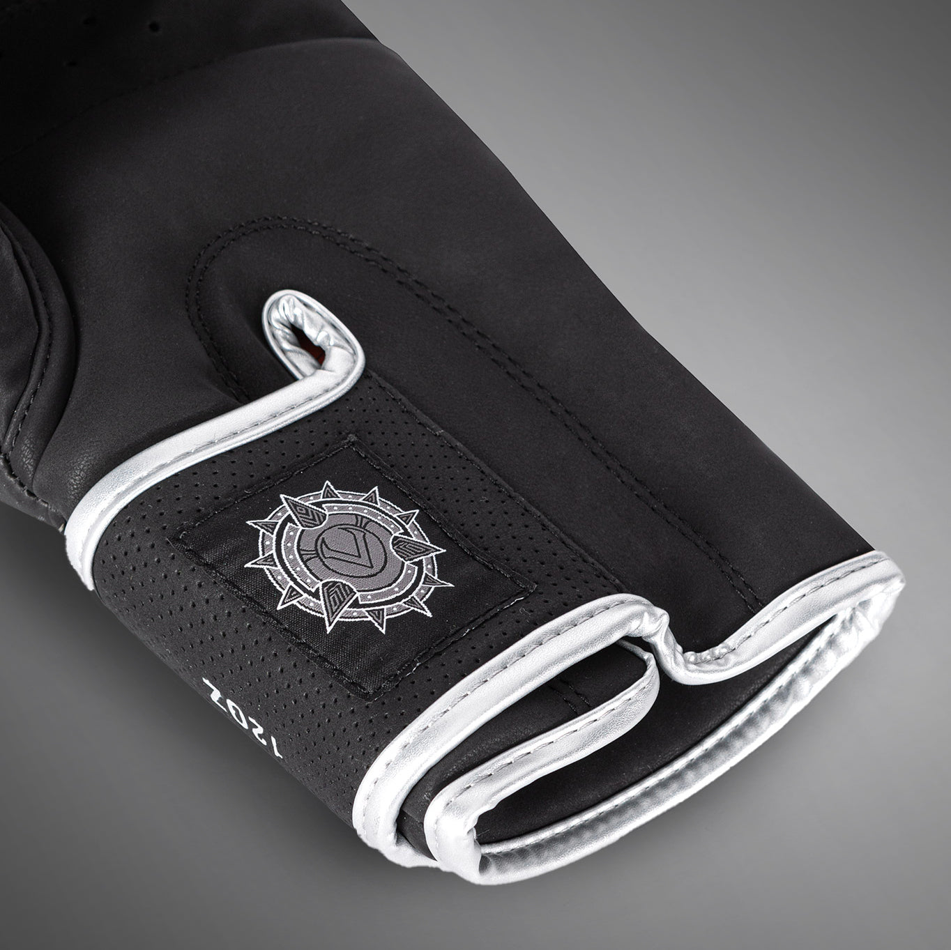 Venum Gladiator 5.0 Bokshandschoenen - Zwart/Zilver
