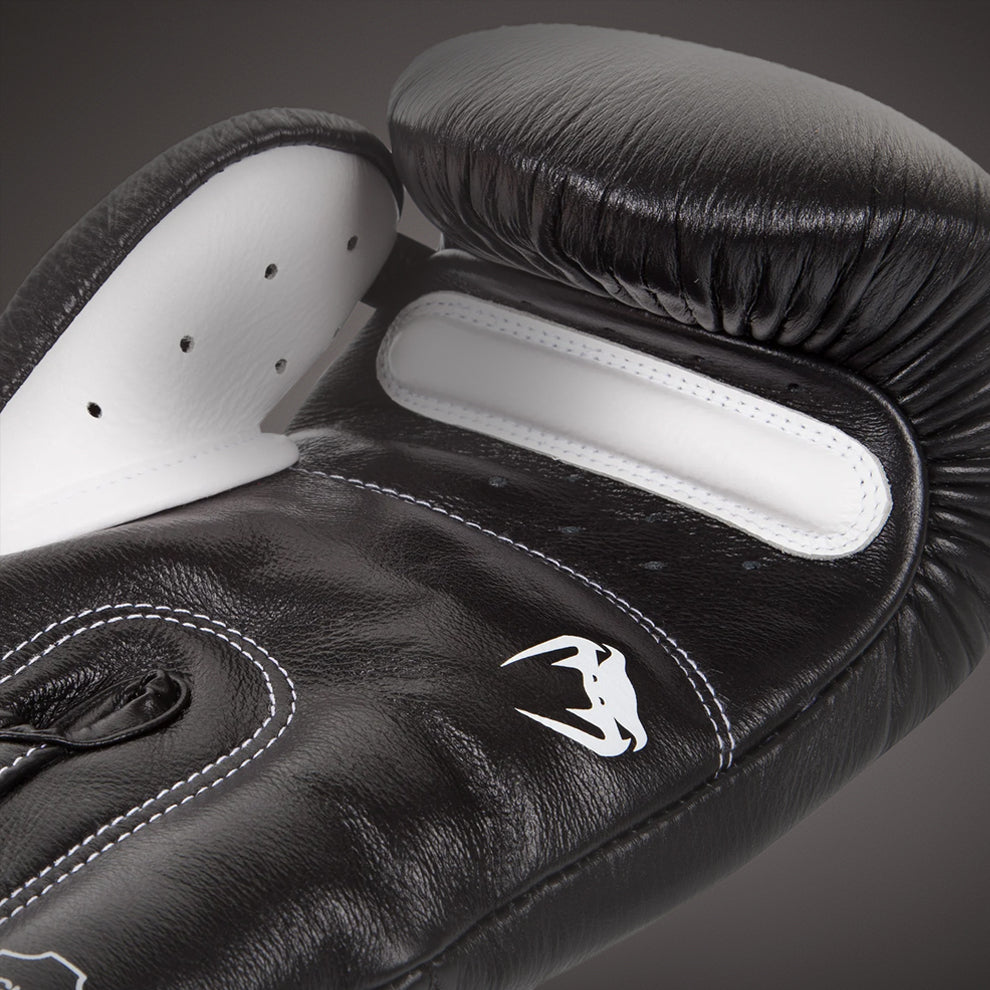 Venum Giant 3.0 Bokshandschoenen - nappaleer Zwart