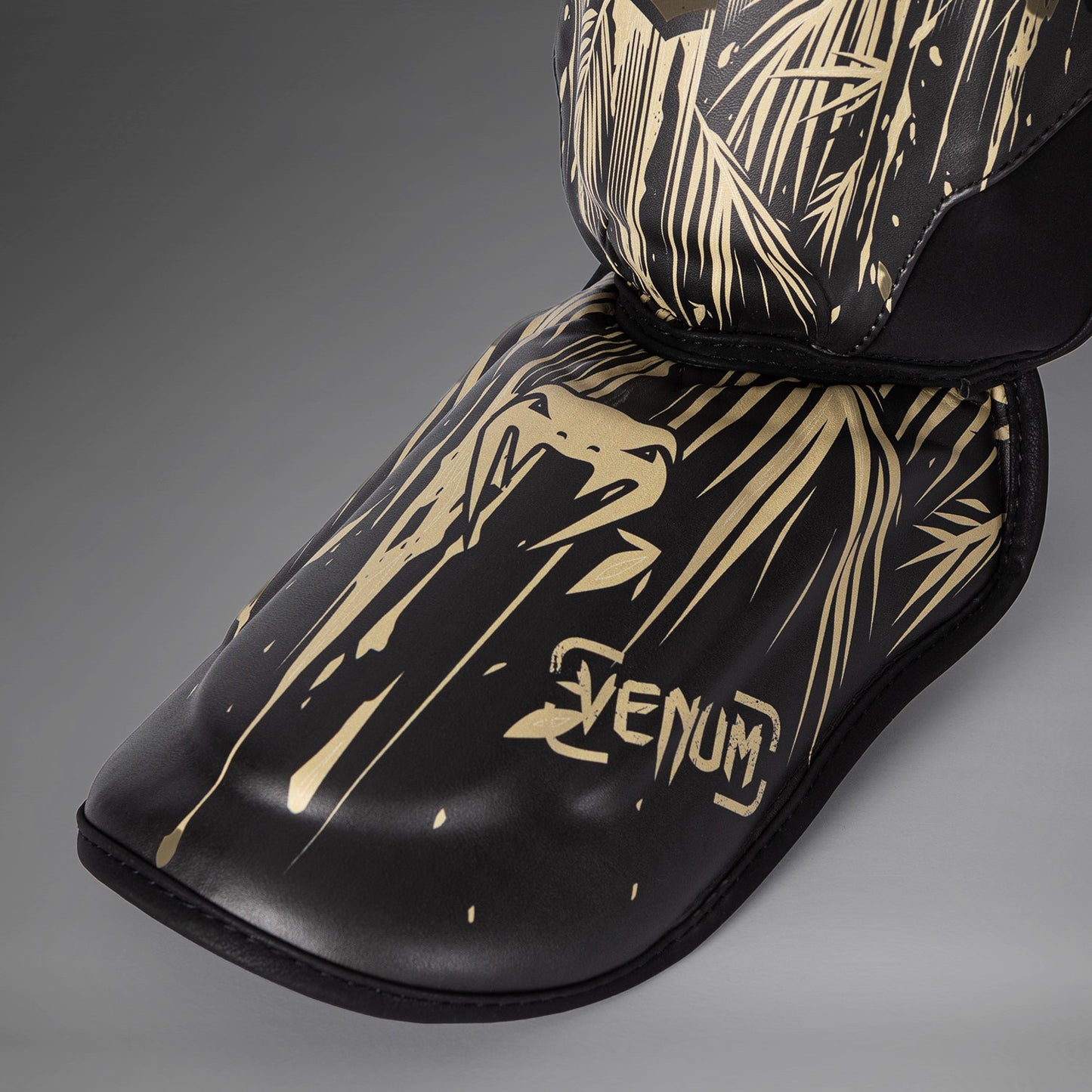 Venum Tiger Schenenschermers - Zwart / Neon Oranje