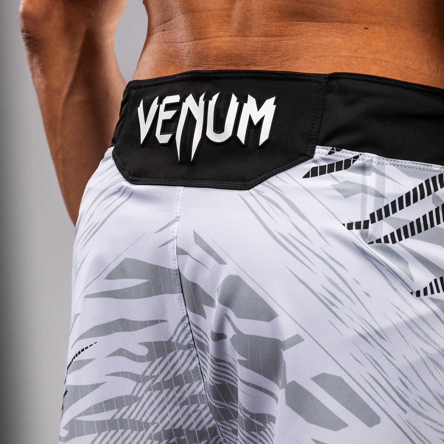 UFC Fusion by Venum Authentic Fight Night Fight Shorts voor Heren - Kort Fit - Wit