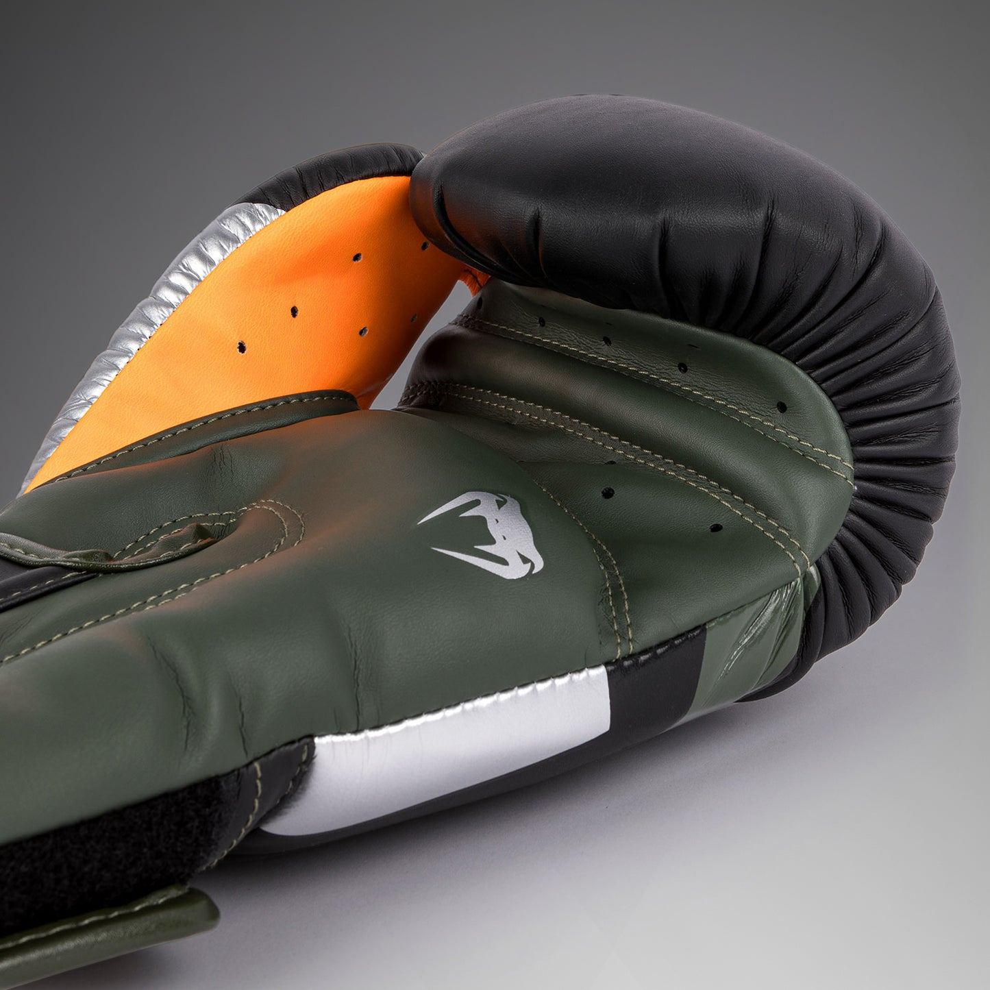 Venum Elite Bokshandschoenen - Zwart/Zilver/Kaki