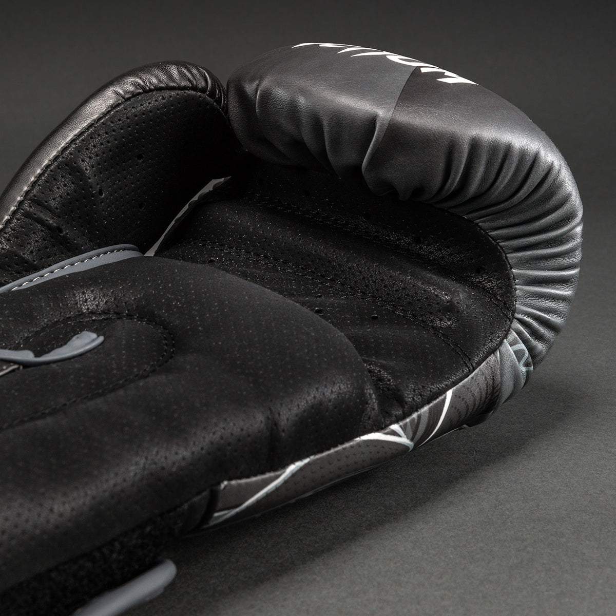 Venum Crimson Viper 2.0 Impact Bokshandschoenen - Zwart/Grijs
