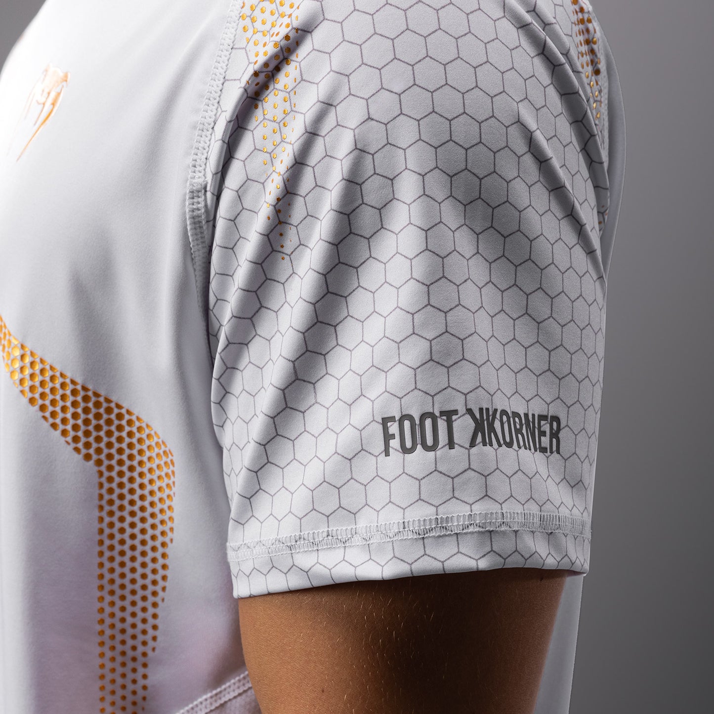 FK x Venum Hexagone MMA T-shirt - Wit/Goud