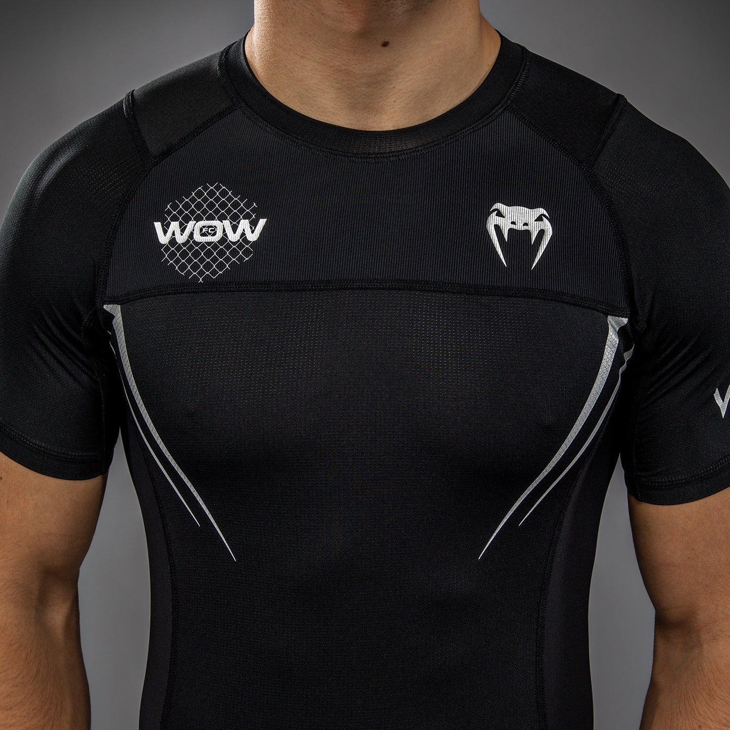 Venum x WOW FC Korte Mouwen Rashguard - Zwart/ Zilver Grijs