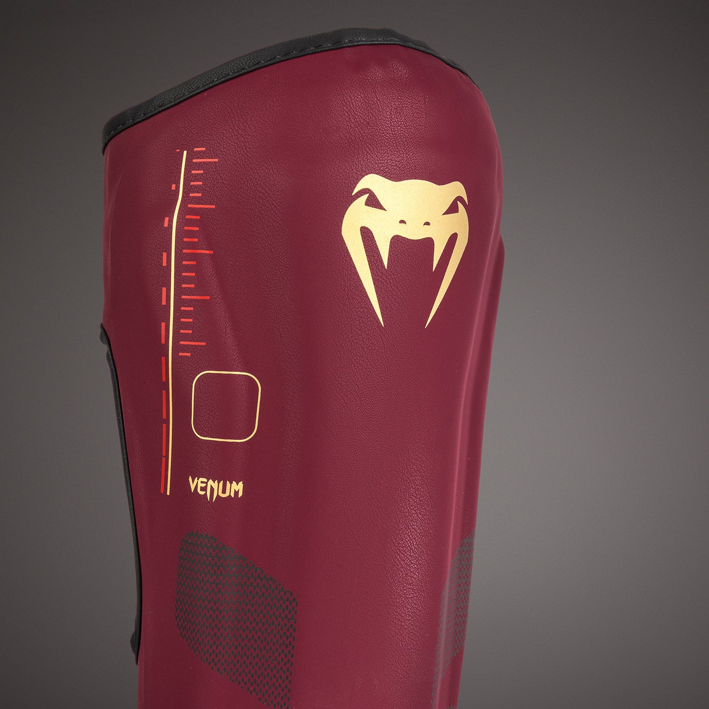 Venum Tactical XT Scheenbeschermers - Zwart/Bourgondië/Goud