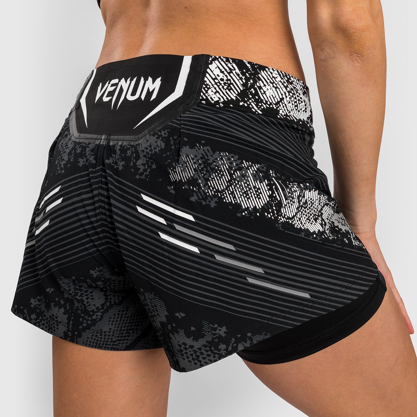 UFC Adrenaline by Venum Gepersonaliseerde Authentic Fight Night Vrouwen Gevechtsshort - Zwart