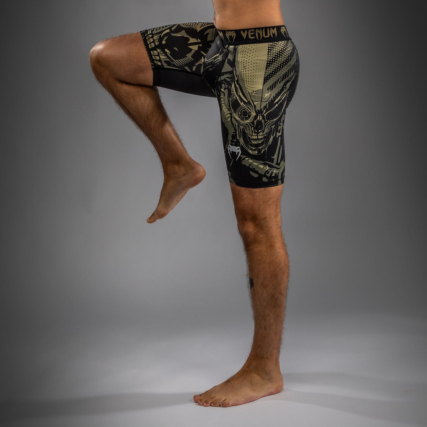 Venum Invader Vale Tudo Shorts - Zwart/Zand