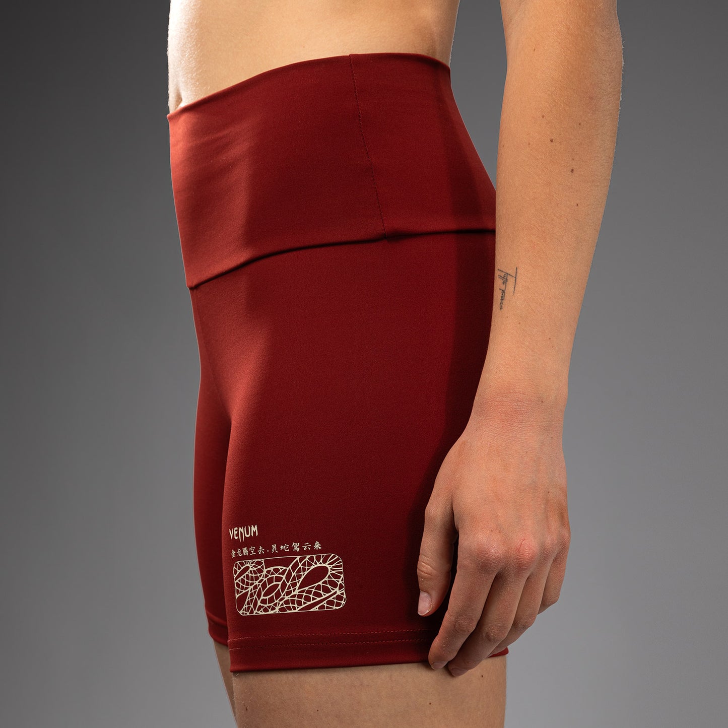 Venum Serpenti Dames Vale Tudo Shorts – Bourgondië/Ivoor