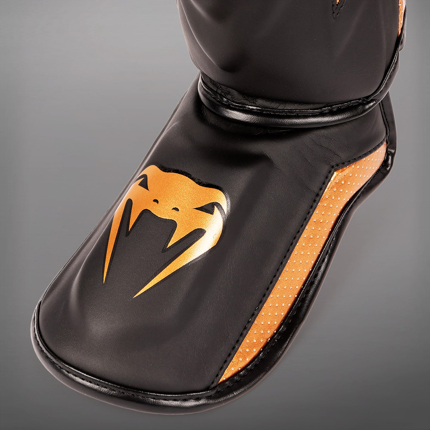 Venum Elite Evo scheenbeschermers - Zwart/Brons