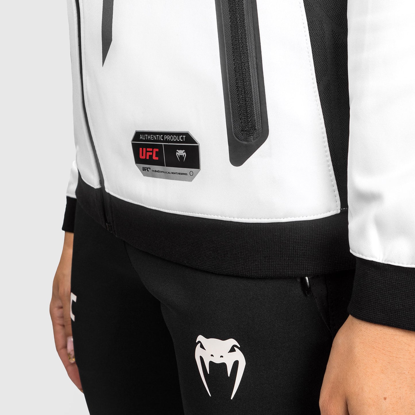 UFC Venum Authentic Fight Night 2.0 Women's Walkout Hoodie - Wit