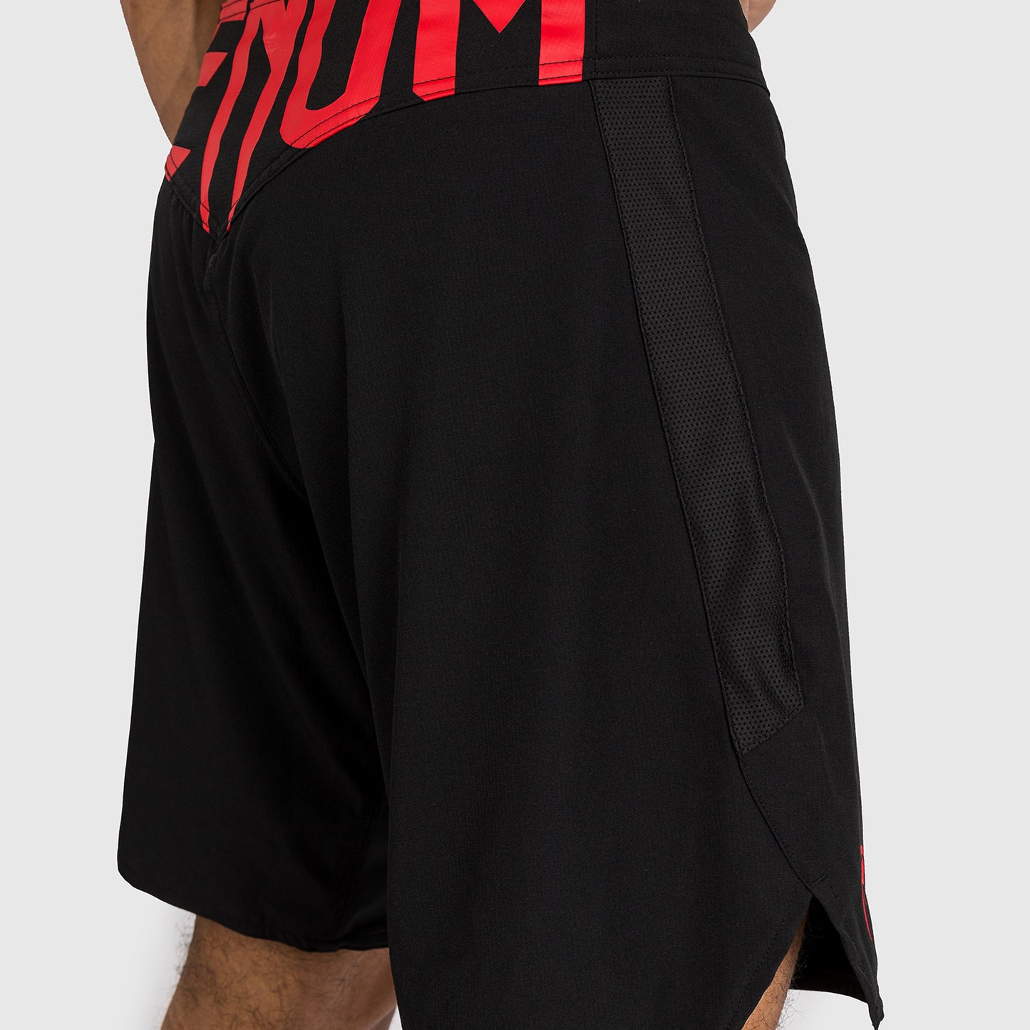 Venum Light 5.0 Vechtshorts - Zwart/Rood