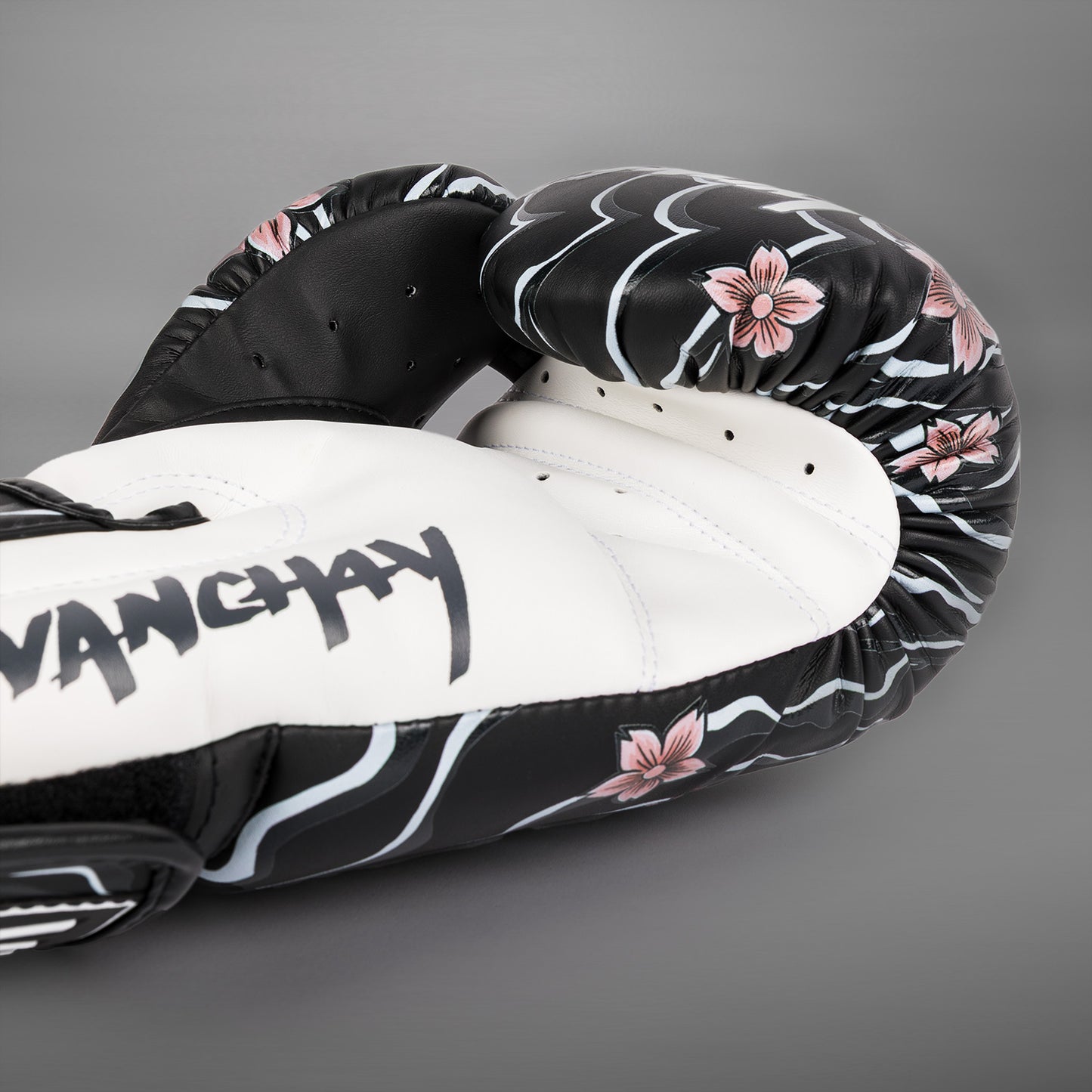 Venum x Tawanchay Bokshandschoenen – Zwart/Wit