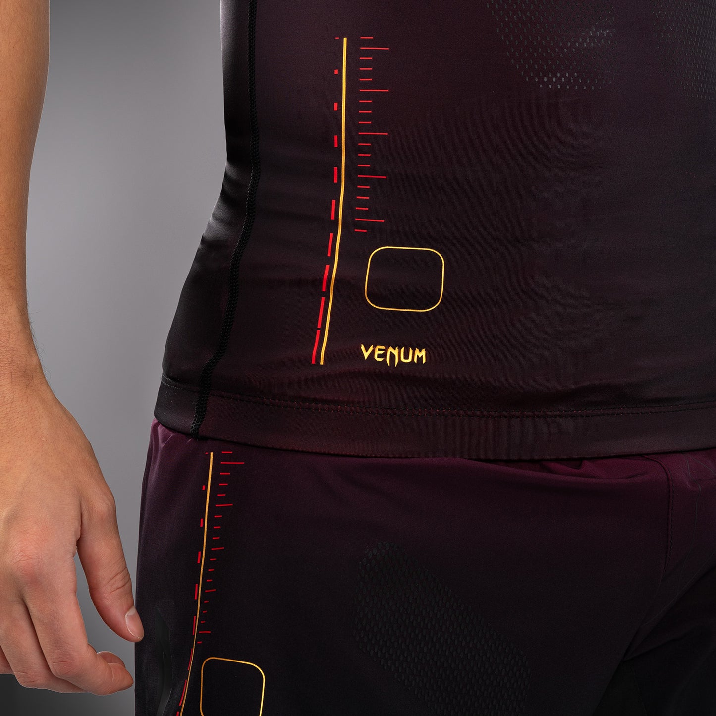 Venum Tactical XT Heren mouwloze beschermer - Zwart/Bourgondië/Goud
