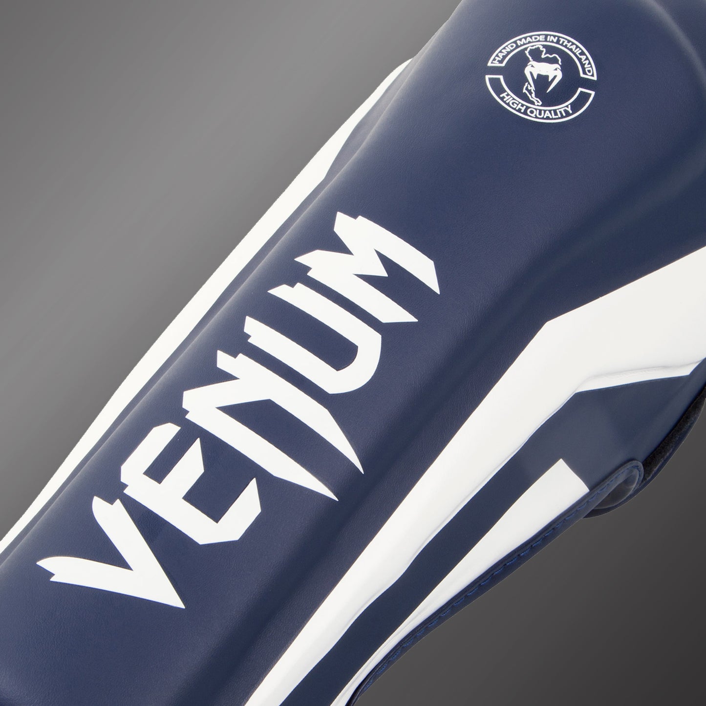 Venum Elite Standup Scheenbeschermers - wit/marineblauw