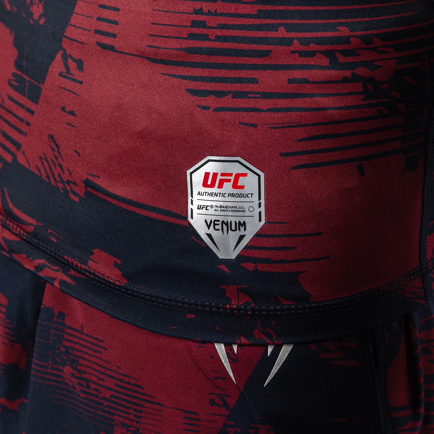 UFC Zenith by Venum Authentic Fight Week Performance Shortsleeve Rashguard Heren - Marineblauw/Bordeauxrood/Zilver