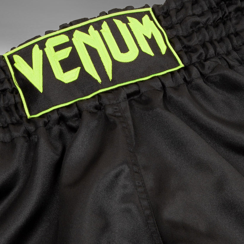 Venum Classic Muay Thai Shorts - Zwart/fluorescerend geel