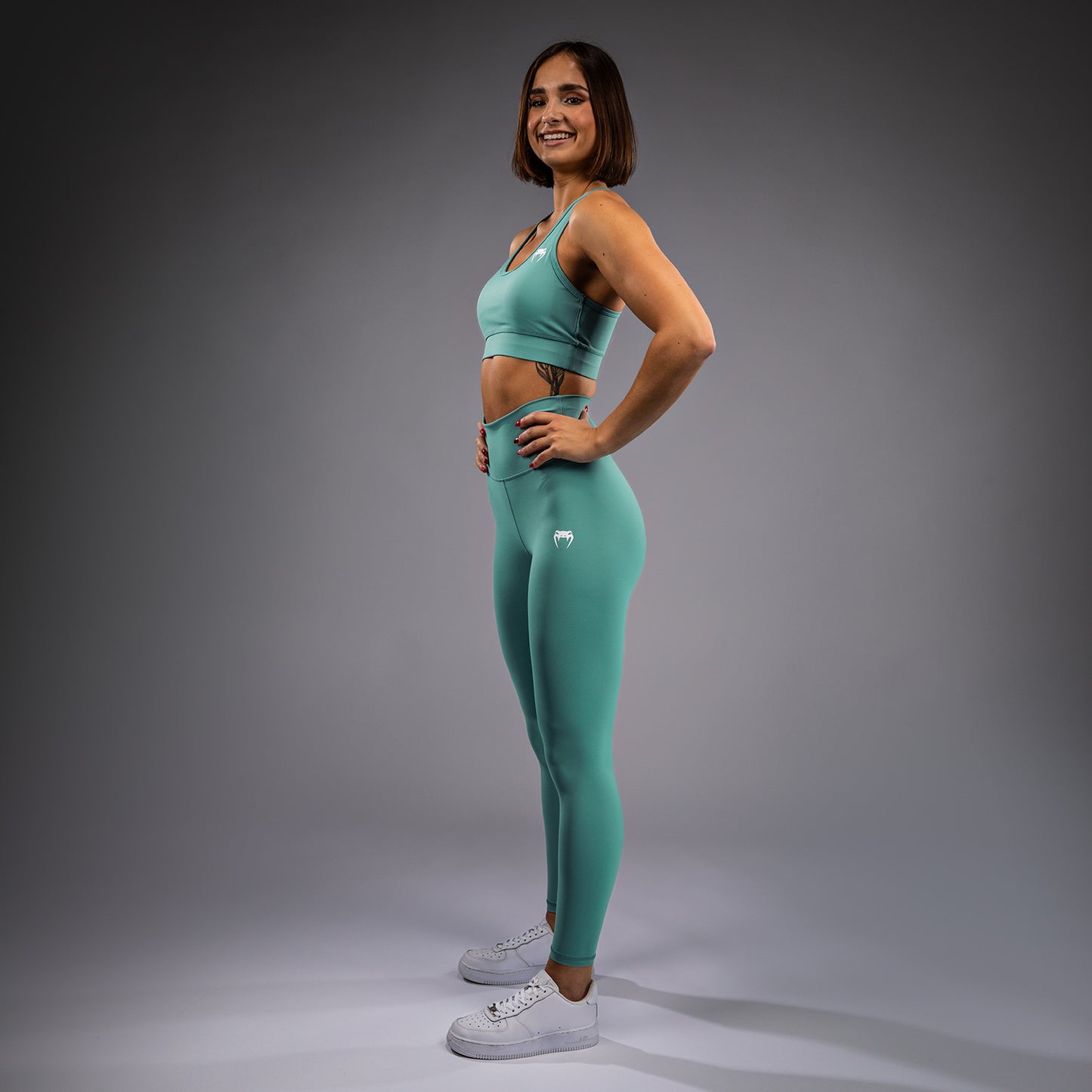 Venum Essential Dames Medium Impact Sports Bra - Aqua Groen