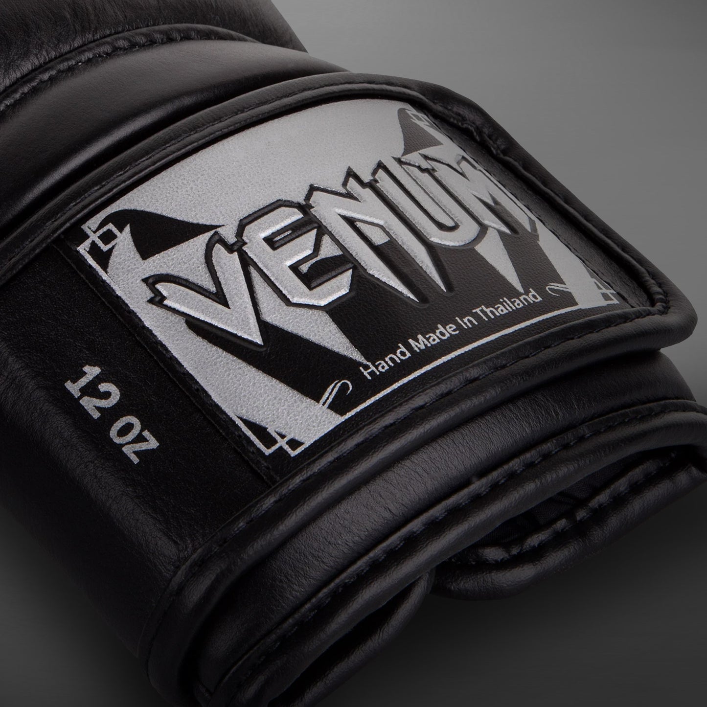 Venum Giant 3.0 Bokshandschoenen - nappaleer - zwart/zilver