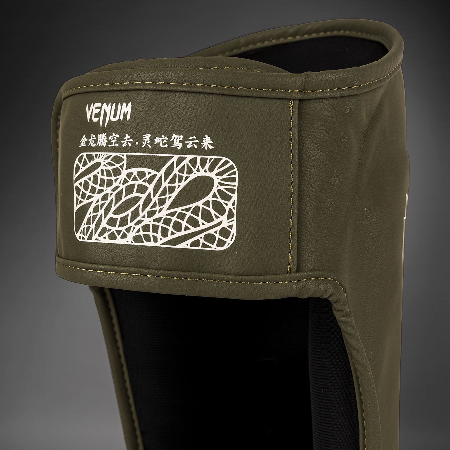 Venum Serpenti Scheenbeschermers – Khaki/Bronze/Ivoor