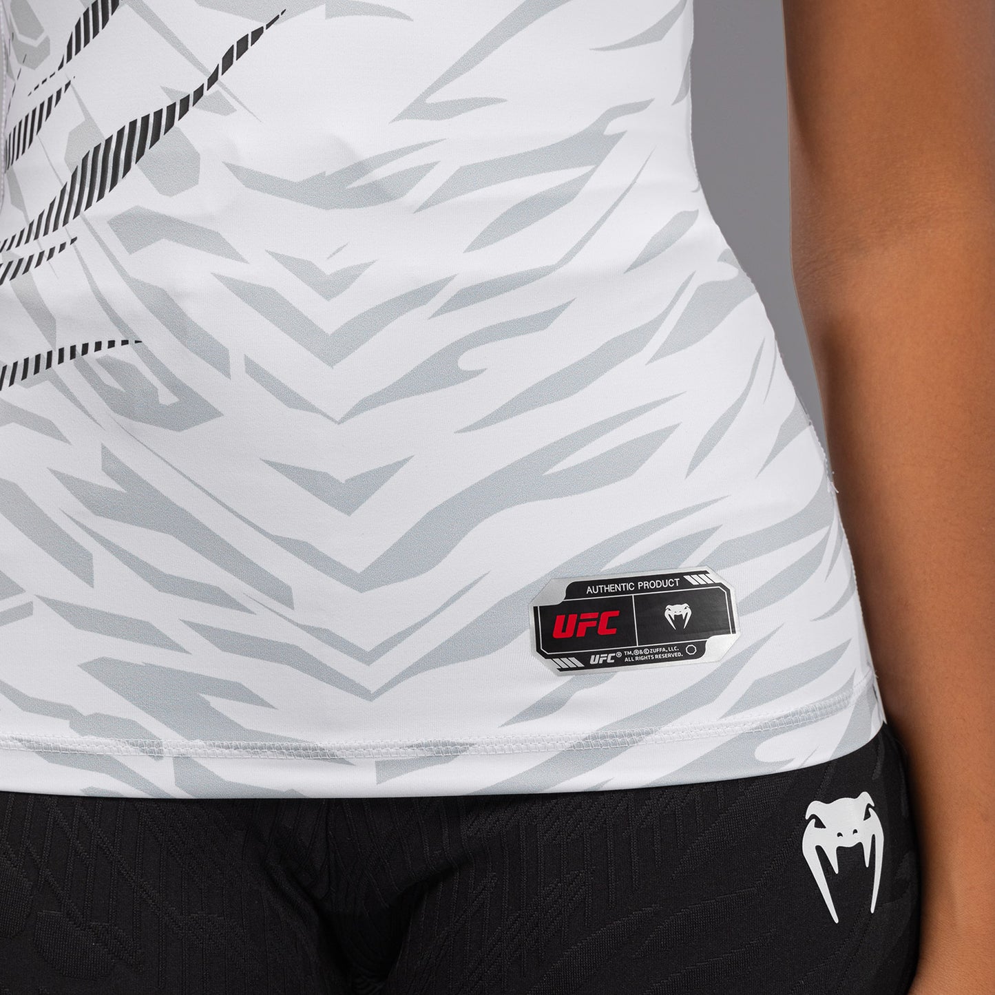 UFC Fusion by Venum Authentic Fight Night Korte Mouwen Performance Rashguard voor Dames - Wit