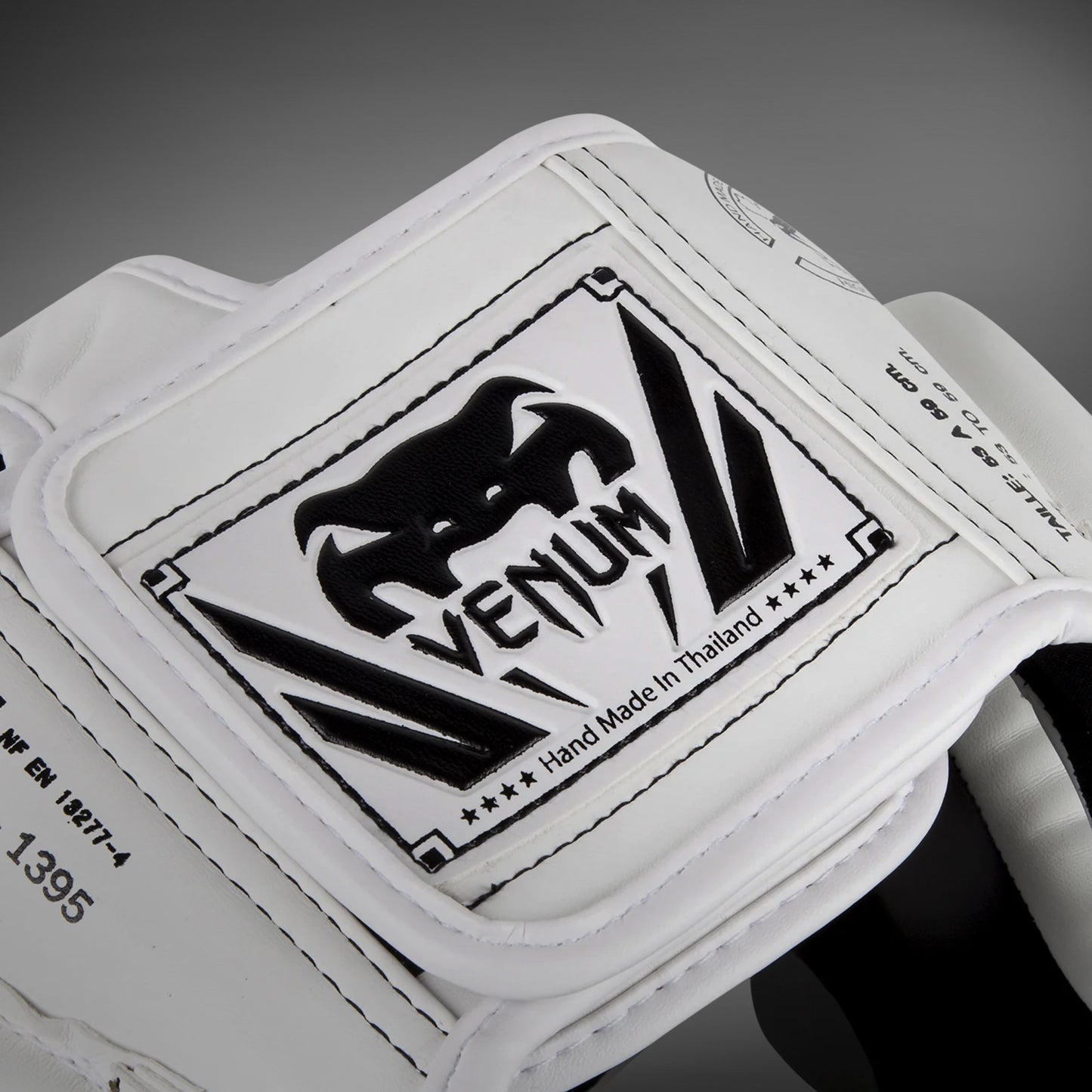 Venum Elite hoofdbeschermer – Wit/Zwart