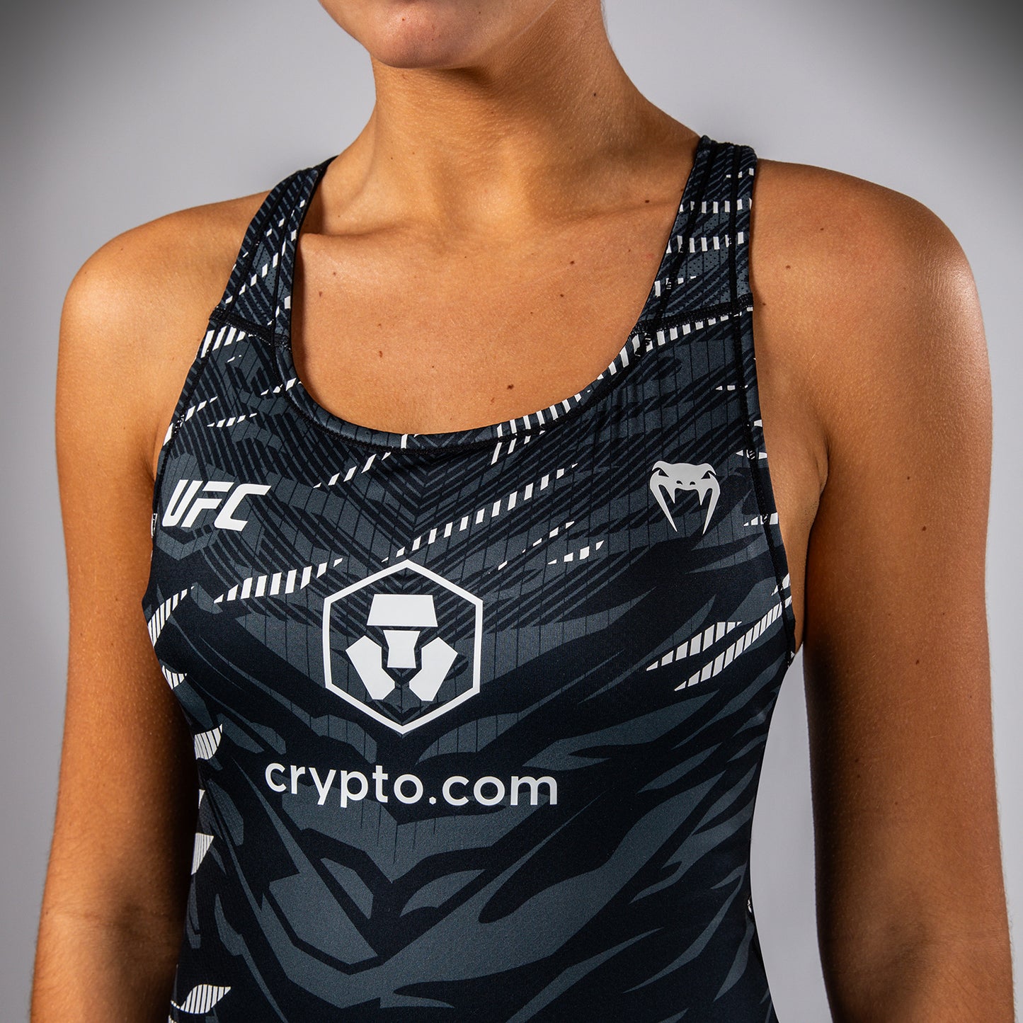 UFC Fusion by Venum Authentic Fight Night Strakke Top met Geïntegreerde BH voor Dames - Zwart
