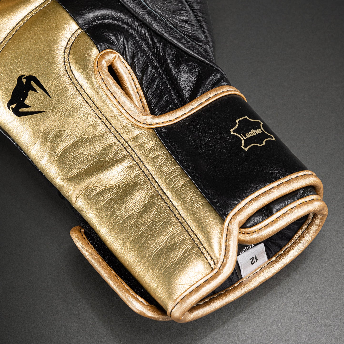 Venum Hammer Pro bokshandschoenen met klittenband - zwart/goud