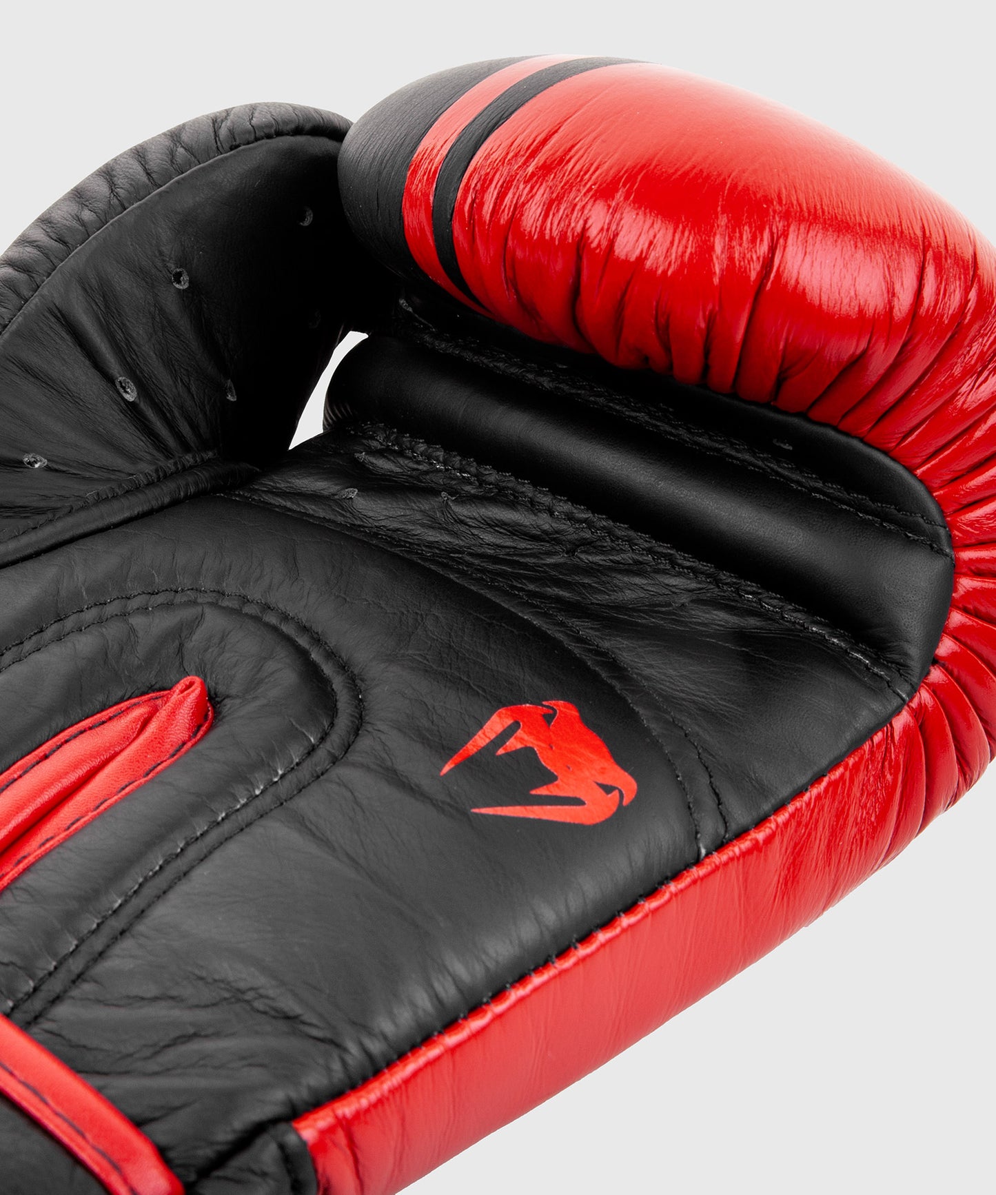 Venum Shield Pro bokshandschoenen klittenband - Zwart/Rood