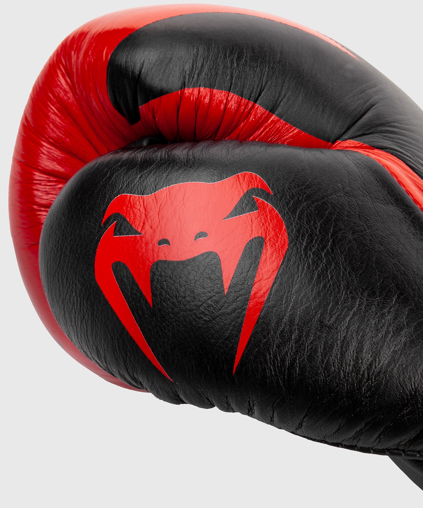 Venum Hammer Pro bokshandschoenen - met veters - Zwart/Rood