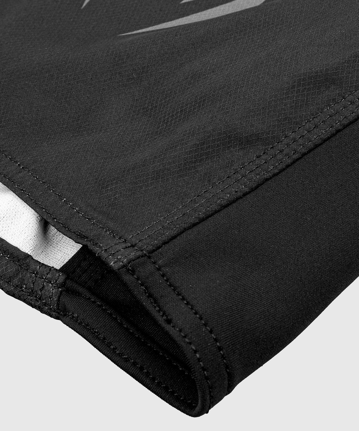 Venum Light 3.0 Vechtshort - Zwart/Goud