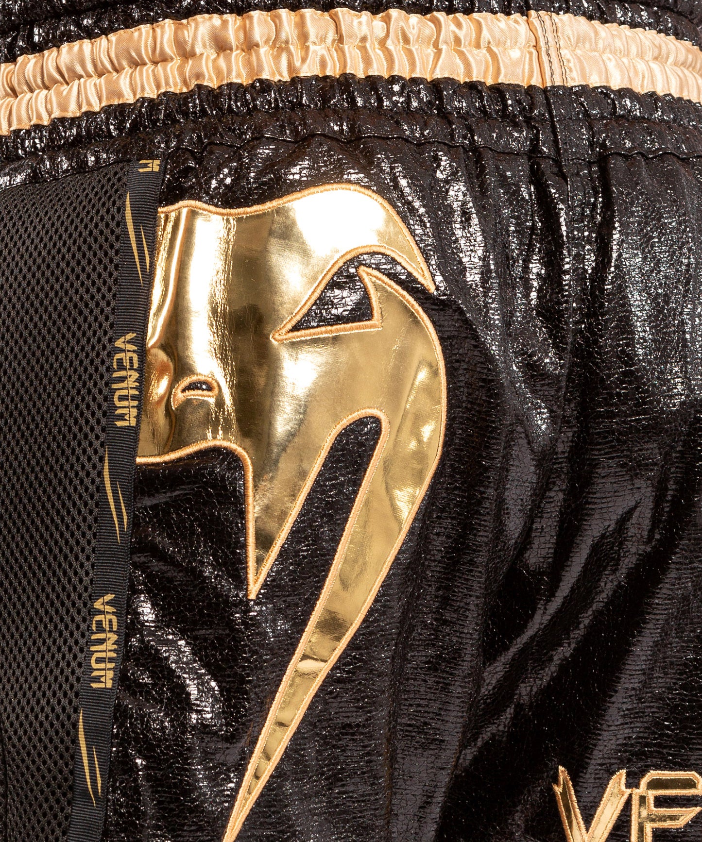Venum Giant Foil Muay Thai Shorts - Zwart/Goud