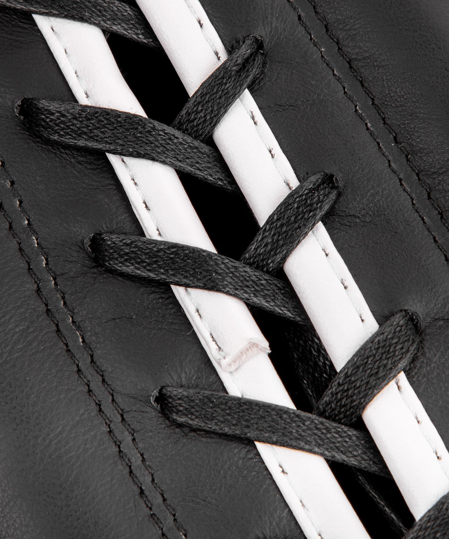 Venum Giant 2.0 Pro bokshandschoenen - met veters - Zwart/Wit