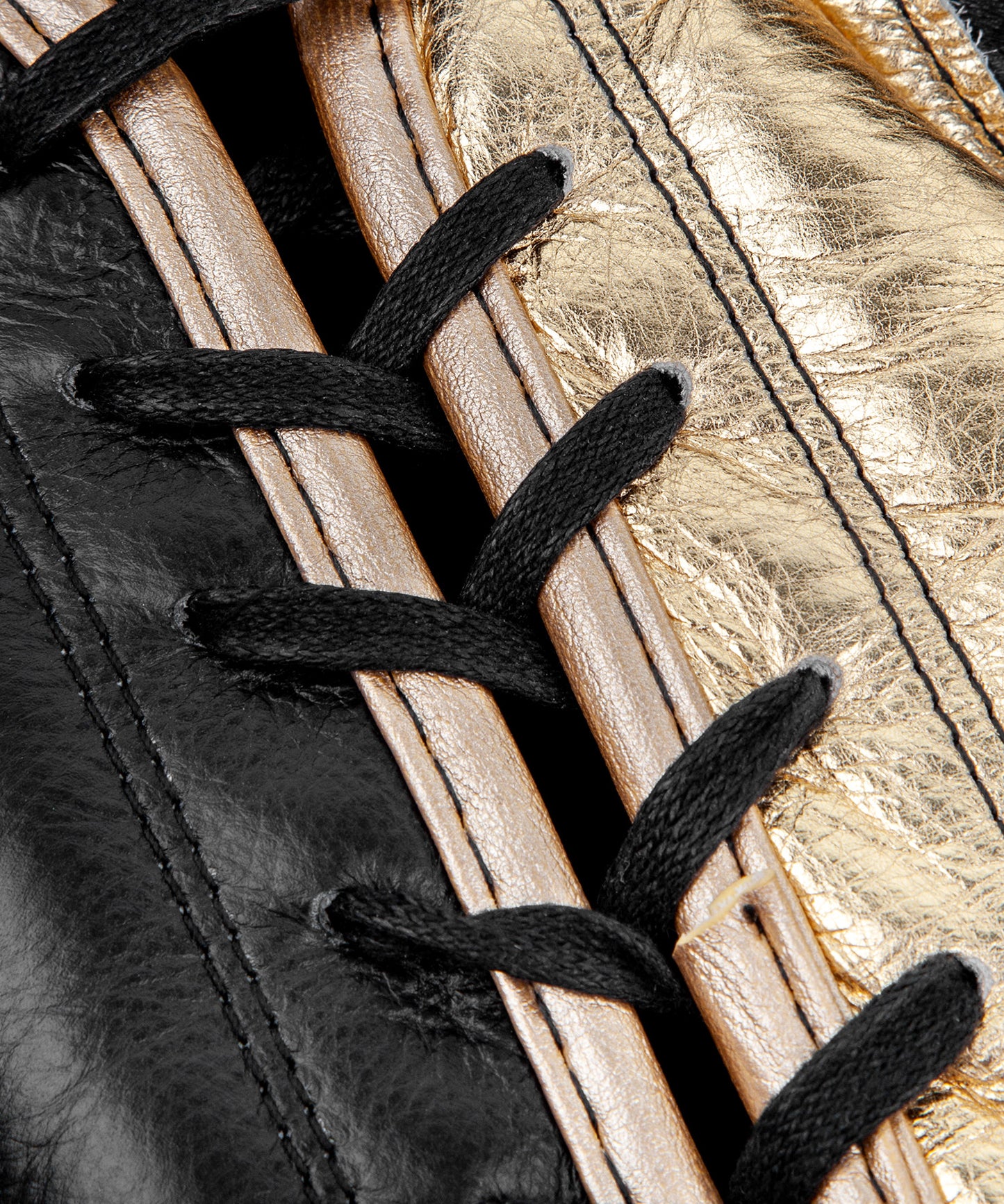 Venum Giant 2.0 Pro bokshandschoenen - met veters - Zwart/Goud