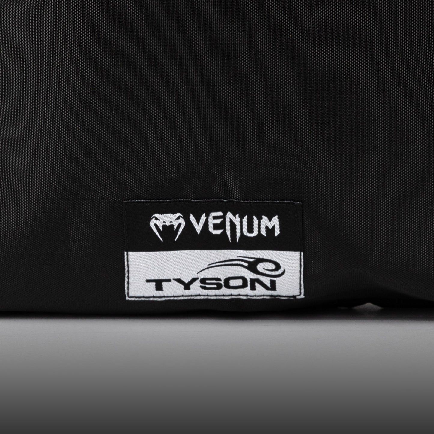 Venum Mike Tyson Replica Bokshandschoenen - Diep Zwart/Optisch Wit