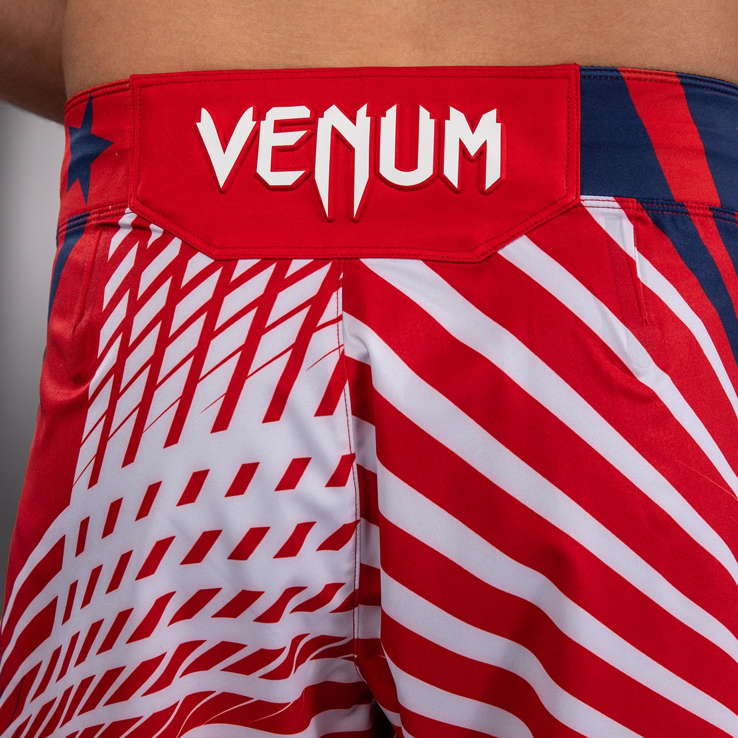Official UFC Freedom 250 by Venum Op maat gemaakt Authentic Fight Night Fight Shorts Short Fit voor heren - Rood