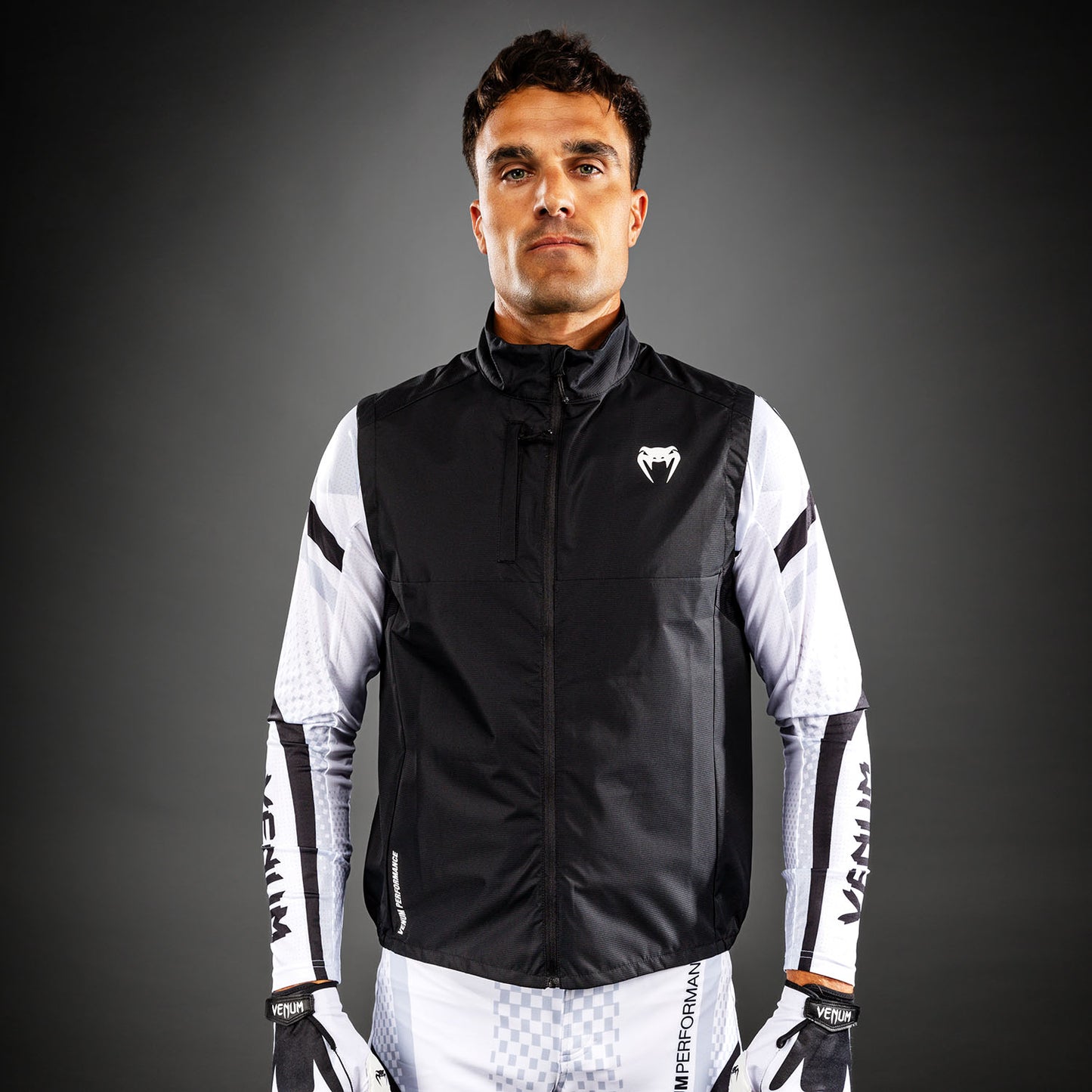 Venum MX Basics Mouwloze windbreaker - Zwart/Wit