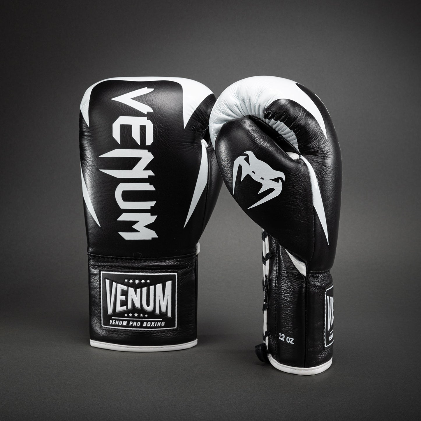 Venum Hammer Pro bokshandschoenen met veters - zwart/wit