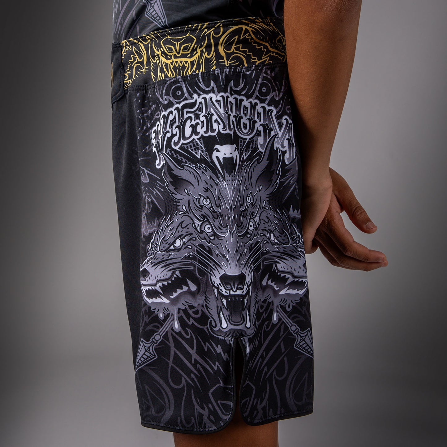 Venum Wolf Atak Kids Fightshorts – Zwart/Grijs