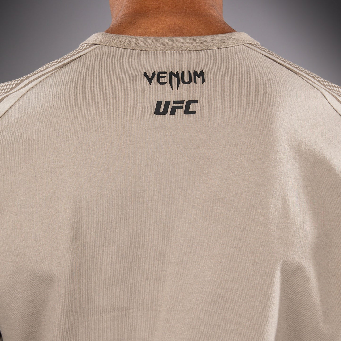 Venum UFC Unity by Venum Authentic Fight Week Heren T-shirt met Lange Mouwen - Zand