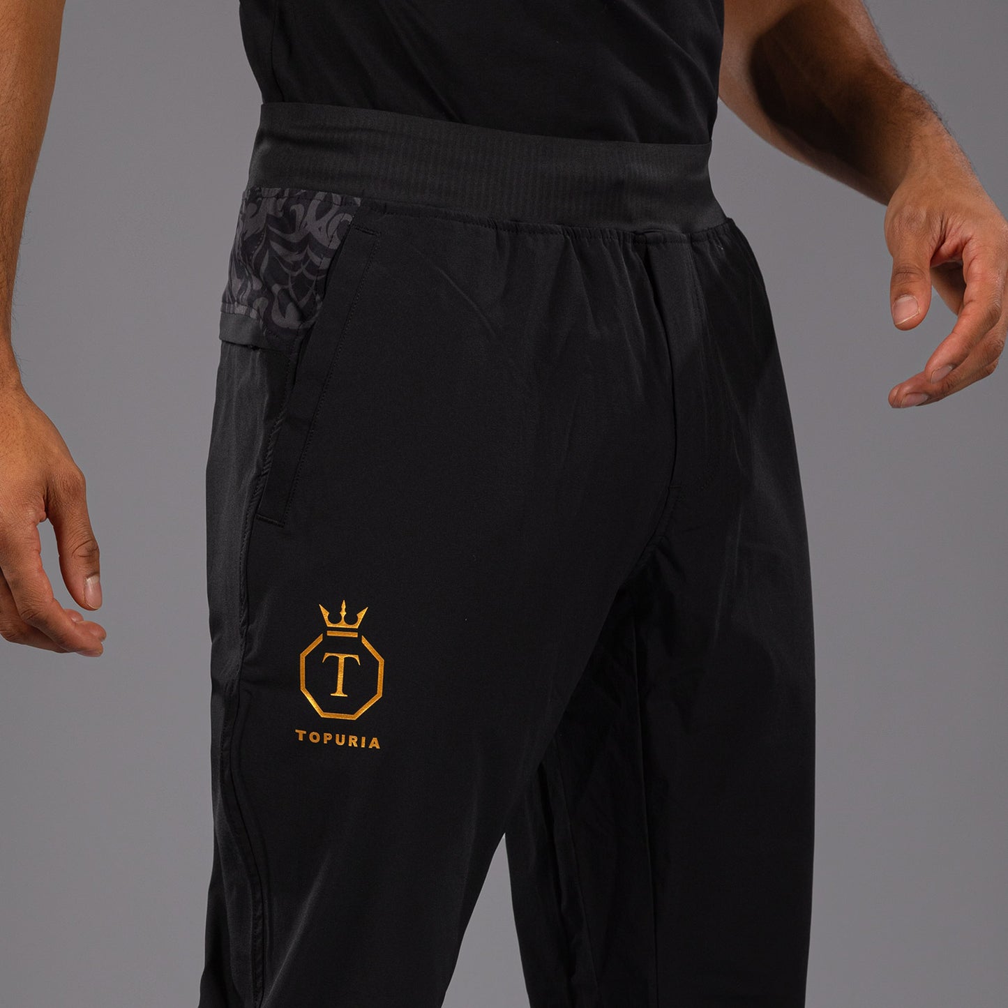 Venum x Topuria Unmatched Edition Joggers - Zwart/Goud