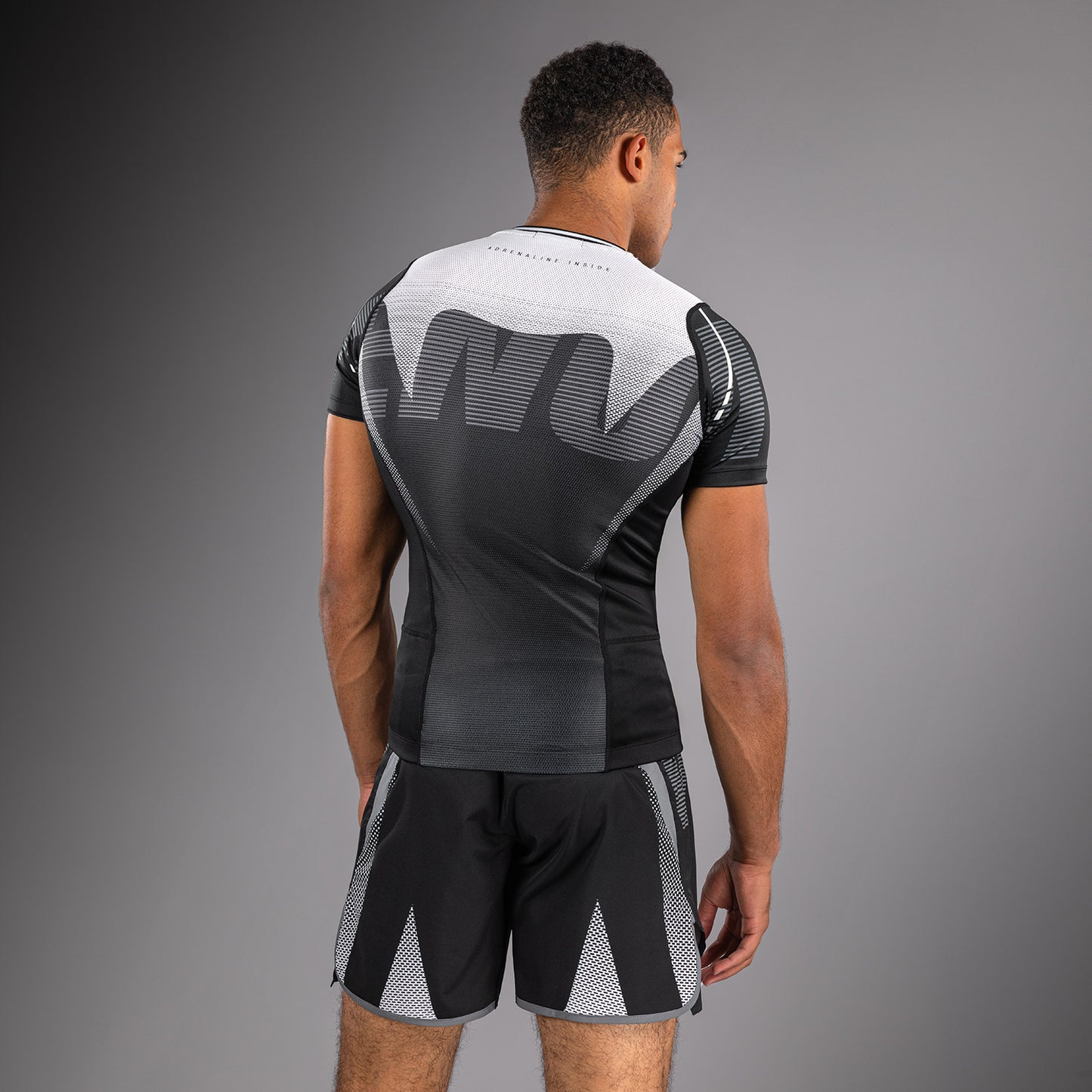 Venum Adrenaline Short Sleeve Rashguard – Zwart/Zilvergrijs