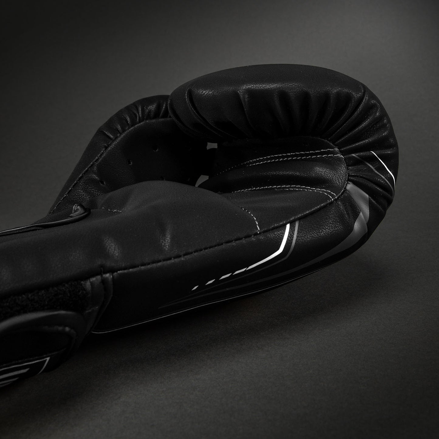 Venum Streamline Bokshandschoenen Zwart/Wit
