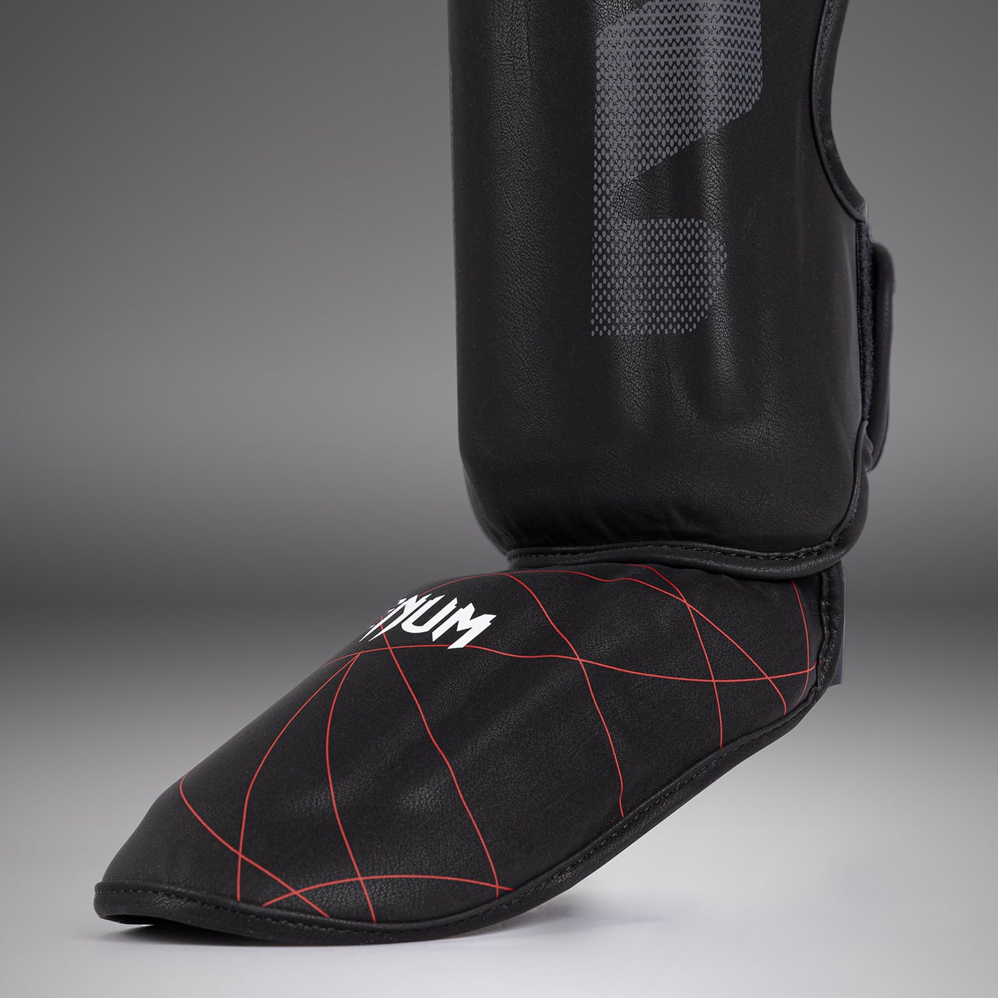Venum Tactical XT Scheenbeschermers - Zwart/Vuurrood