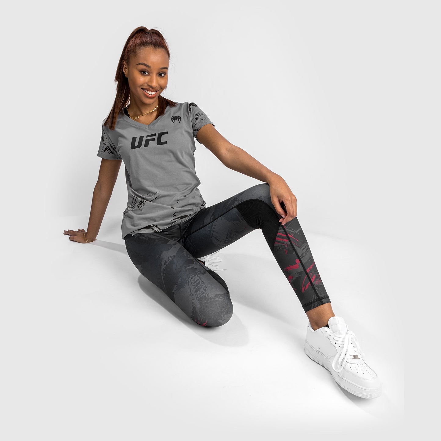 UFC Venum Authentic Fight Week 2.0 T-Shirt - Voor Dames -  Grijs