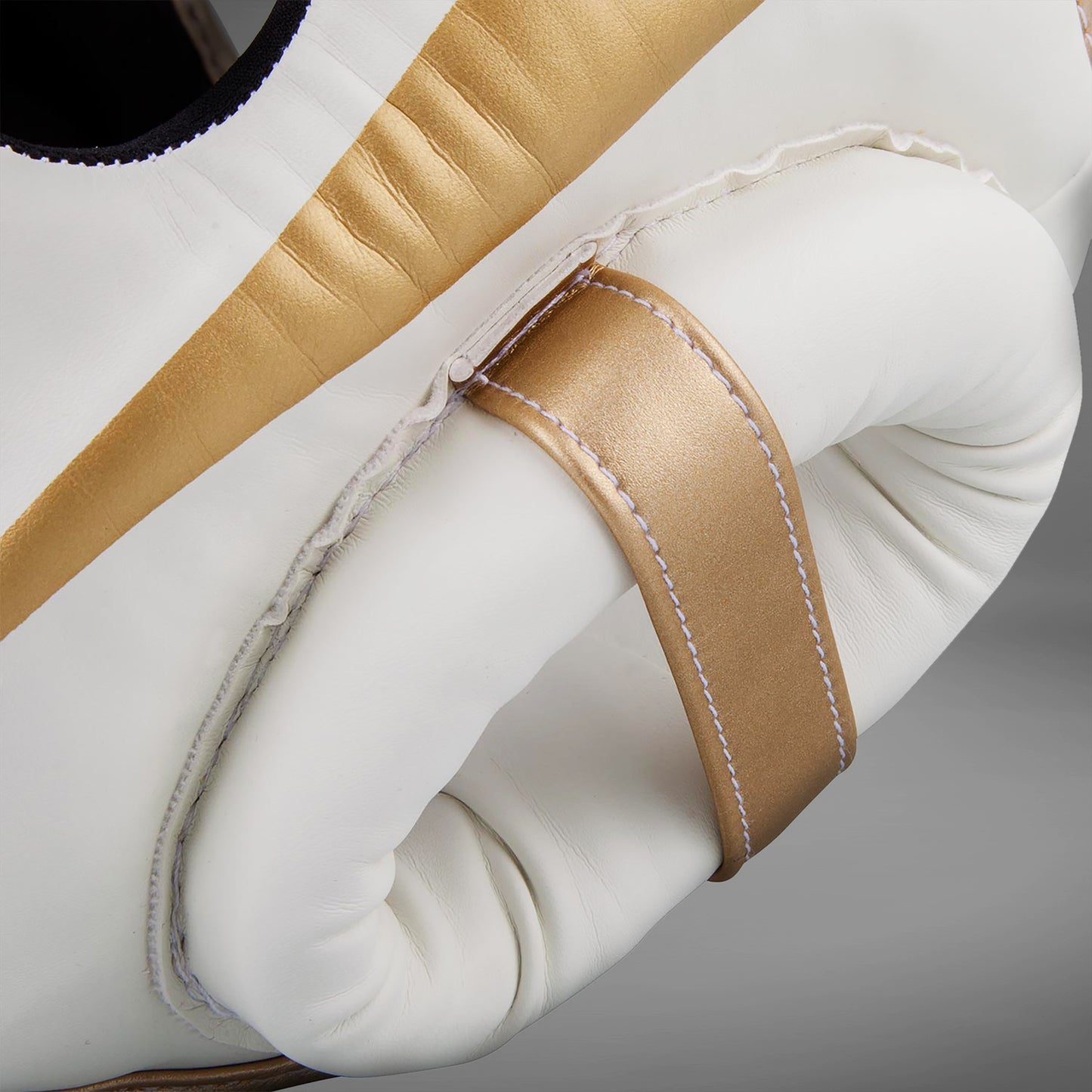 Venum Elite hoofdbeschermer - Wit/Goud